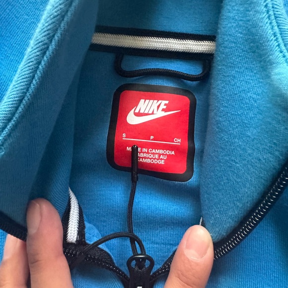 Nike Men’s Bright Blue Full‑Zip Hooded Jacket - Picture 3 of 4